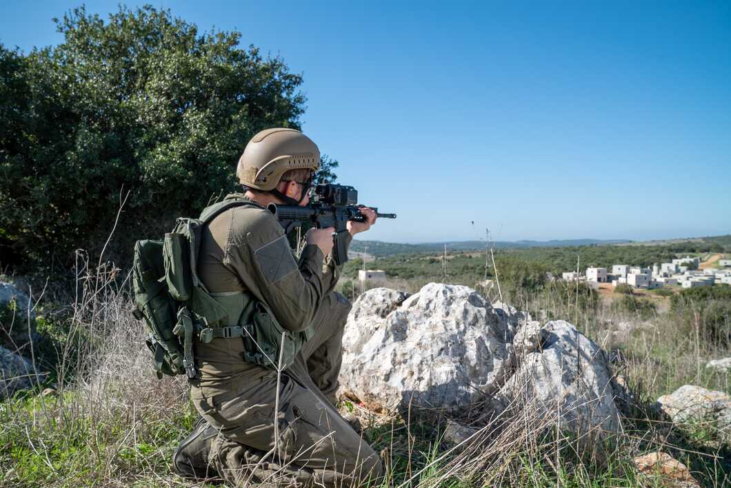 Soldier with rifle and fcs