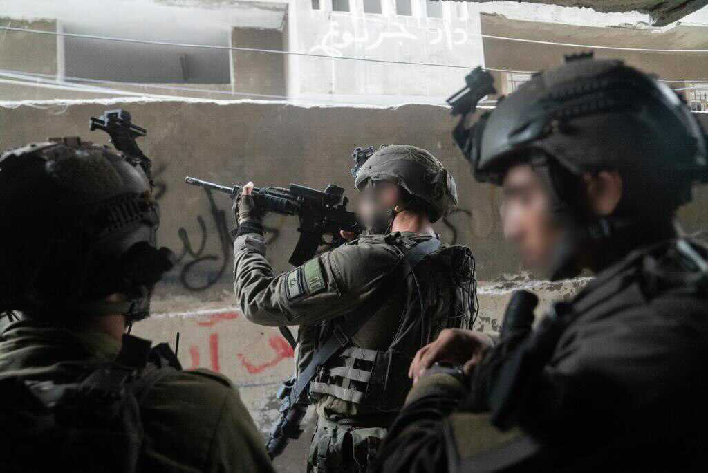 IDF Special Forces of Sayeret Maglan with SMASH 3000