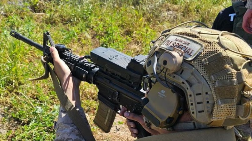 US Soldier with SMASH 2000LE
